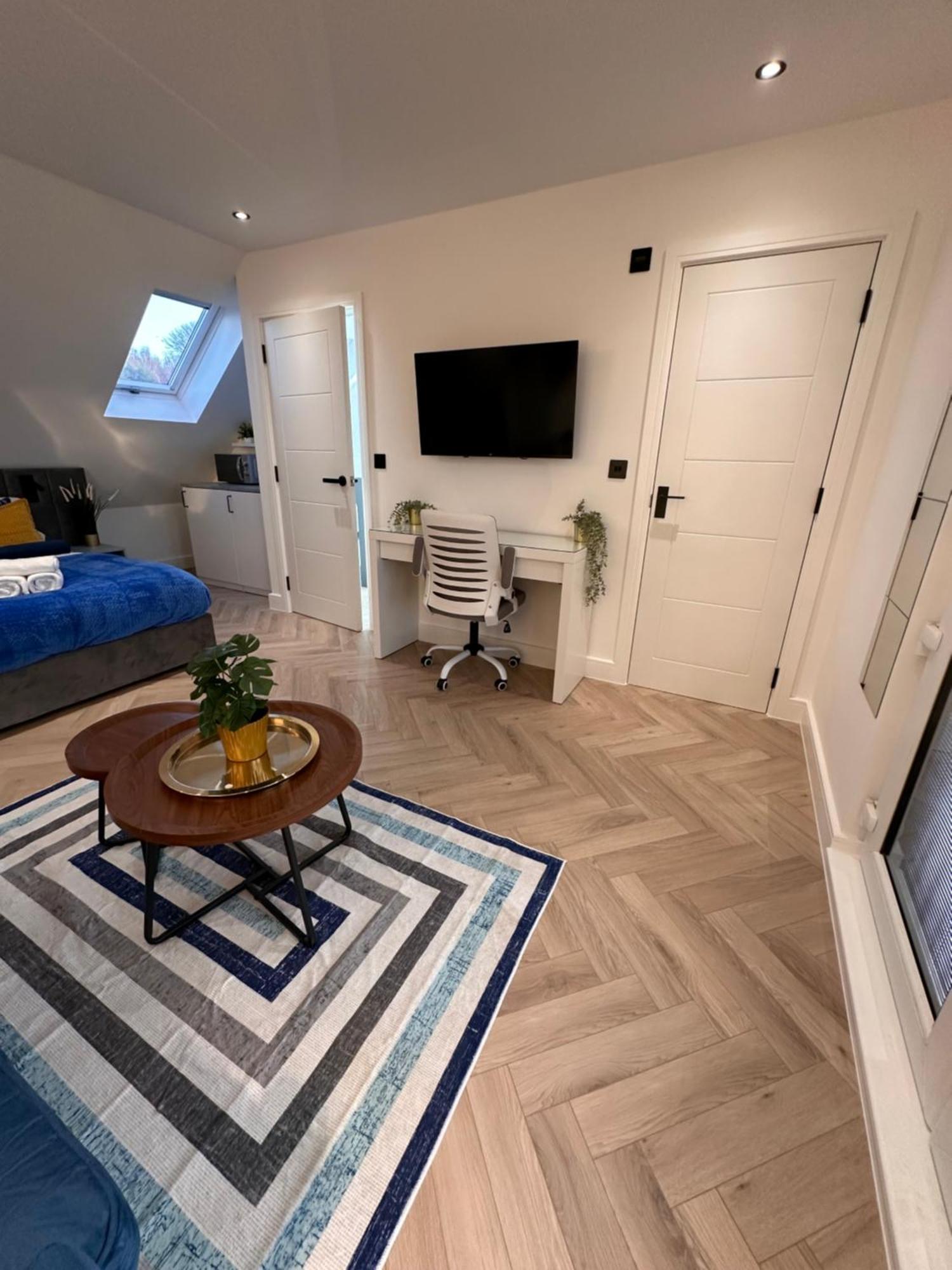 R5 - Luxury Private Ensuite Self-Contained Room - Newly Renovated Halesowen Exterior foto